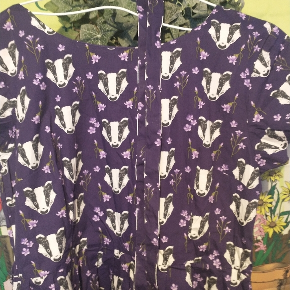 QUIRKY AND BEAUTIFUL RUN & FLY "BADGER PRINT" TEA PARTY DRESS - Picture 4 of 12